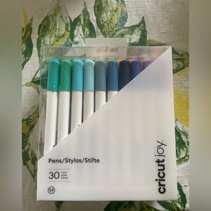 Cricut markers - 30 pack